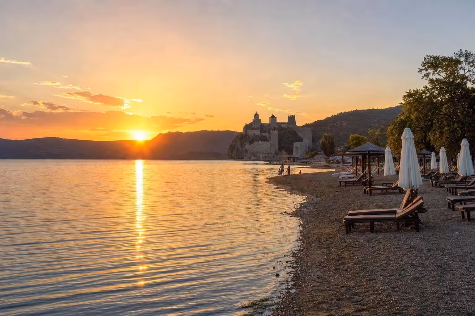 Read more about the article Gde gledati zalazak sunca na Srebrnom jezeru